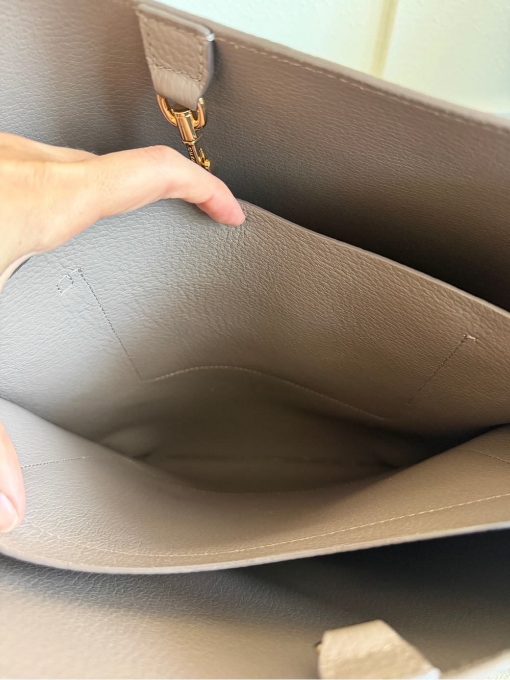 Cuyana Pebbled Leather Oversized Linea Shoulder Tote Bag fits Laptop in Sleeve - Picture 7 of 12